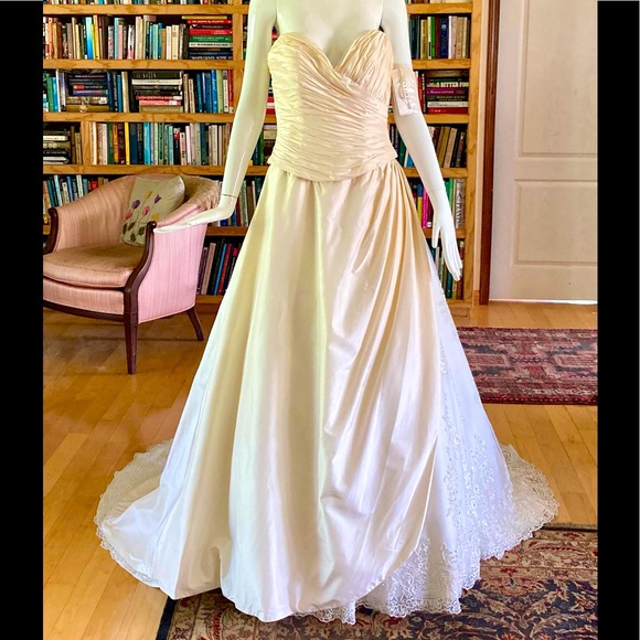 James Clifford ivory/cream and white wedding gown - Picture 1 of 10